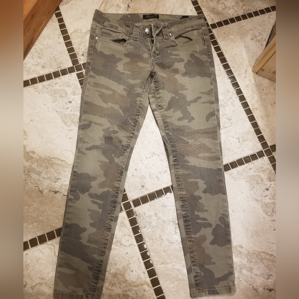 Seven7 camo skinny Jean's EUC size 6